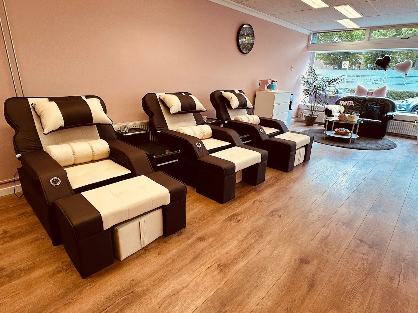 Pedicure recliners